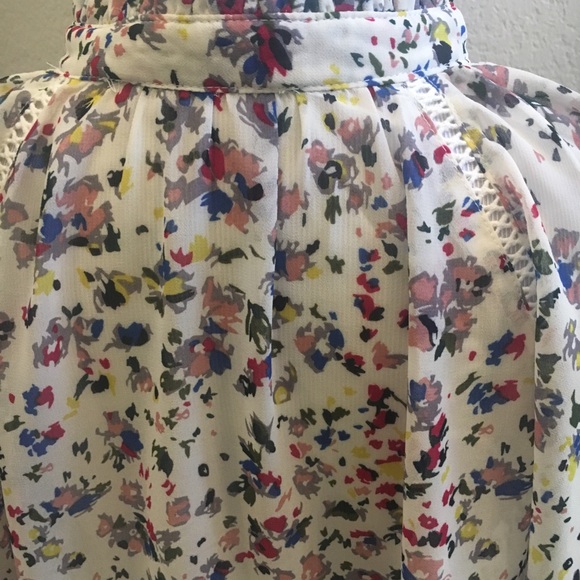 Brass and Roe Multi Floral Ruffle Blouse Size Small - Picture 12 of 13